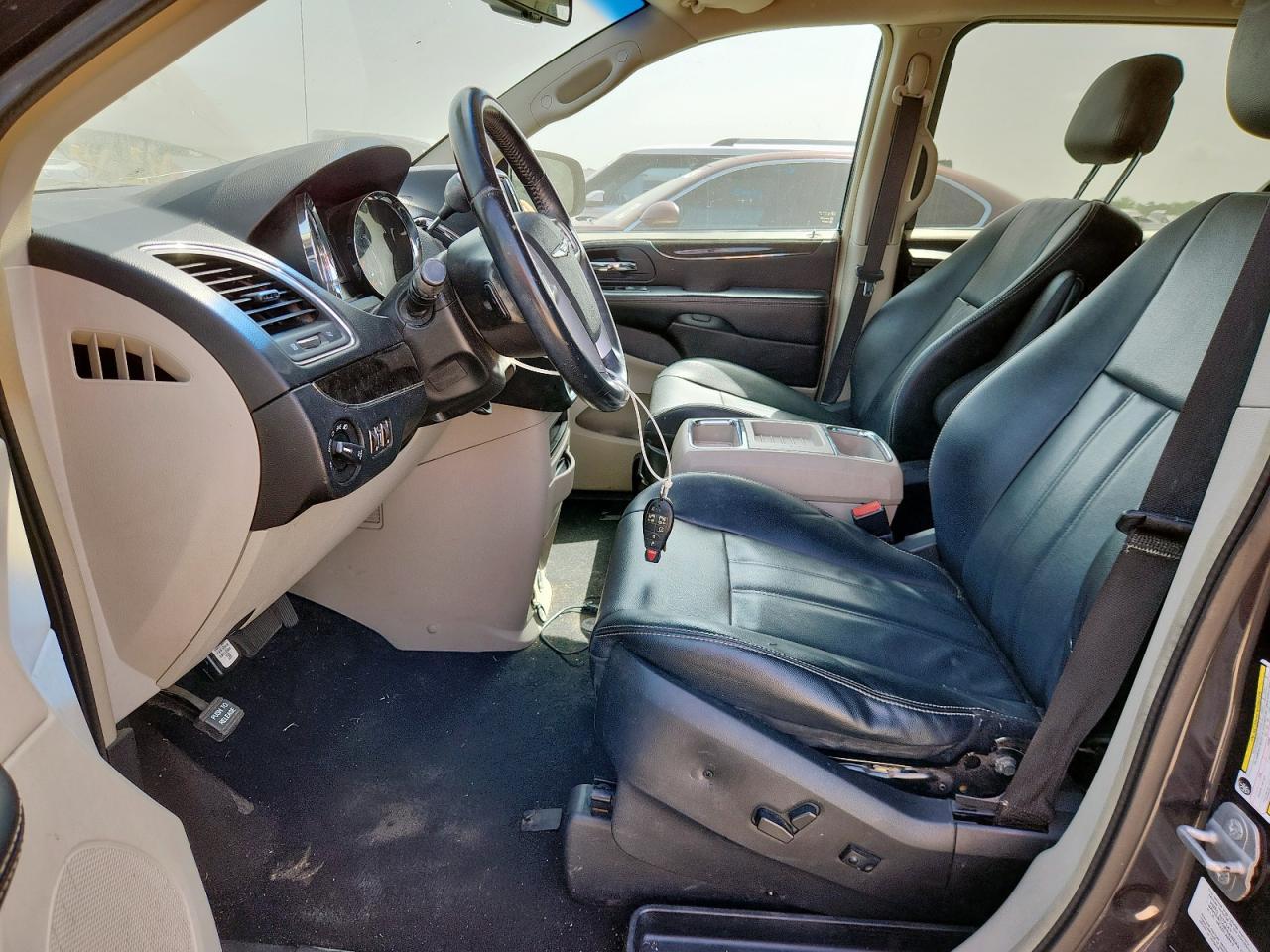 2014 Chrysler Town & Country Touring - Фото 7