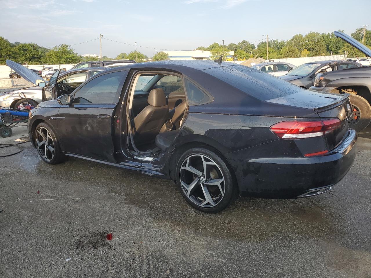 2020 Volkswagen Passat R-Line - Image 2