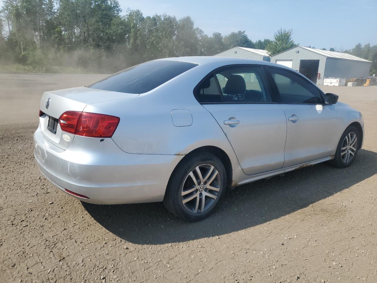 2011 Volkswagen Jetta Base - Image 3