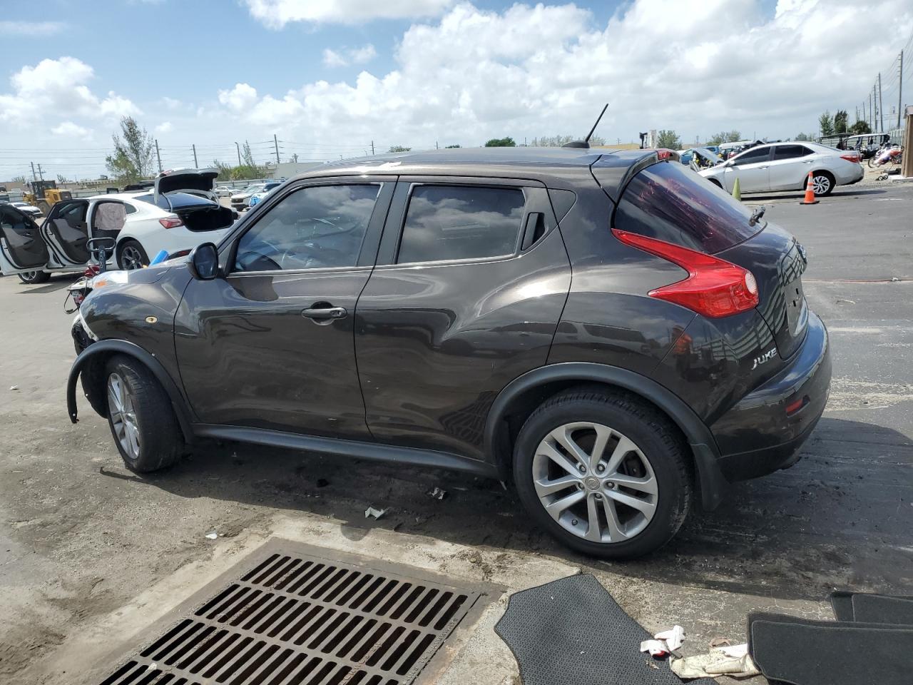 2011 Nissan Juke S - Фото 2