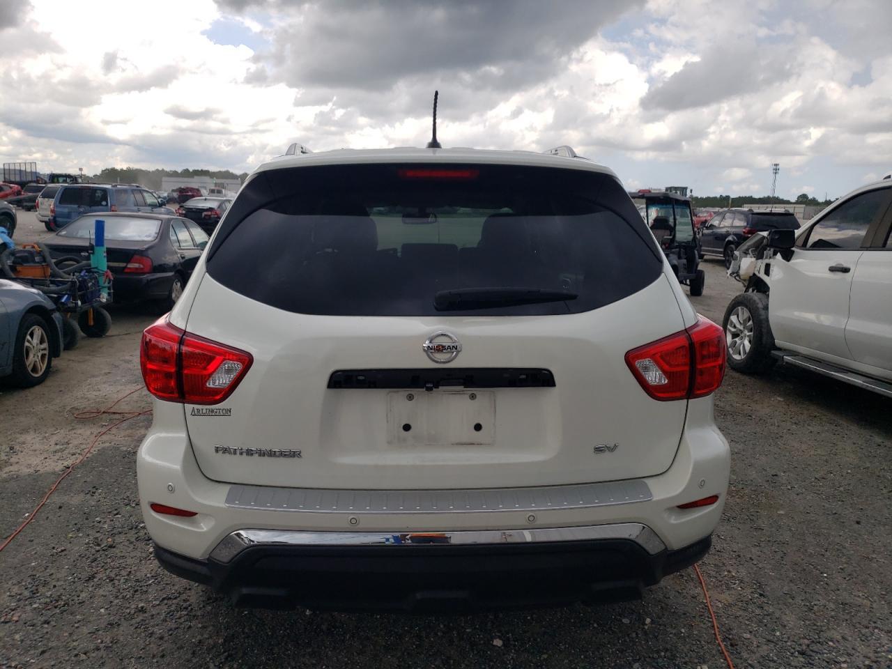 2018 Nissan Pathfinder S - Image 6