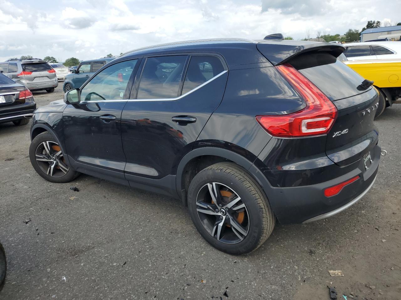 2023 Volvo Xc40 Plus - Фото 2