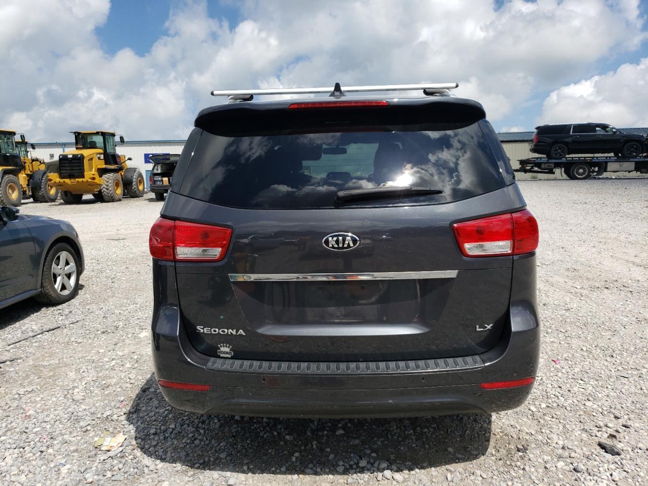 2017 Kia Sedona Lx - Фото 6