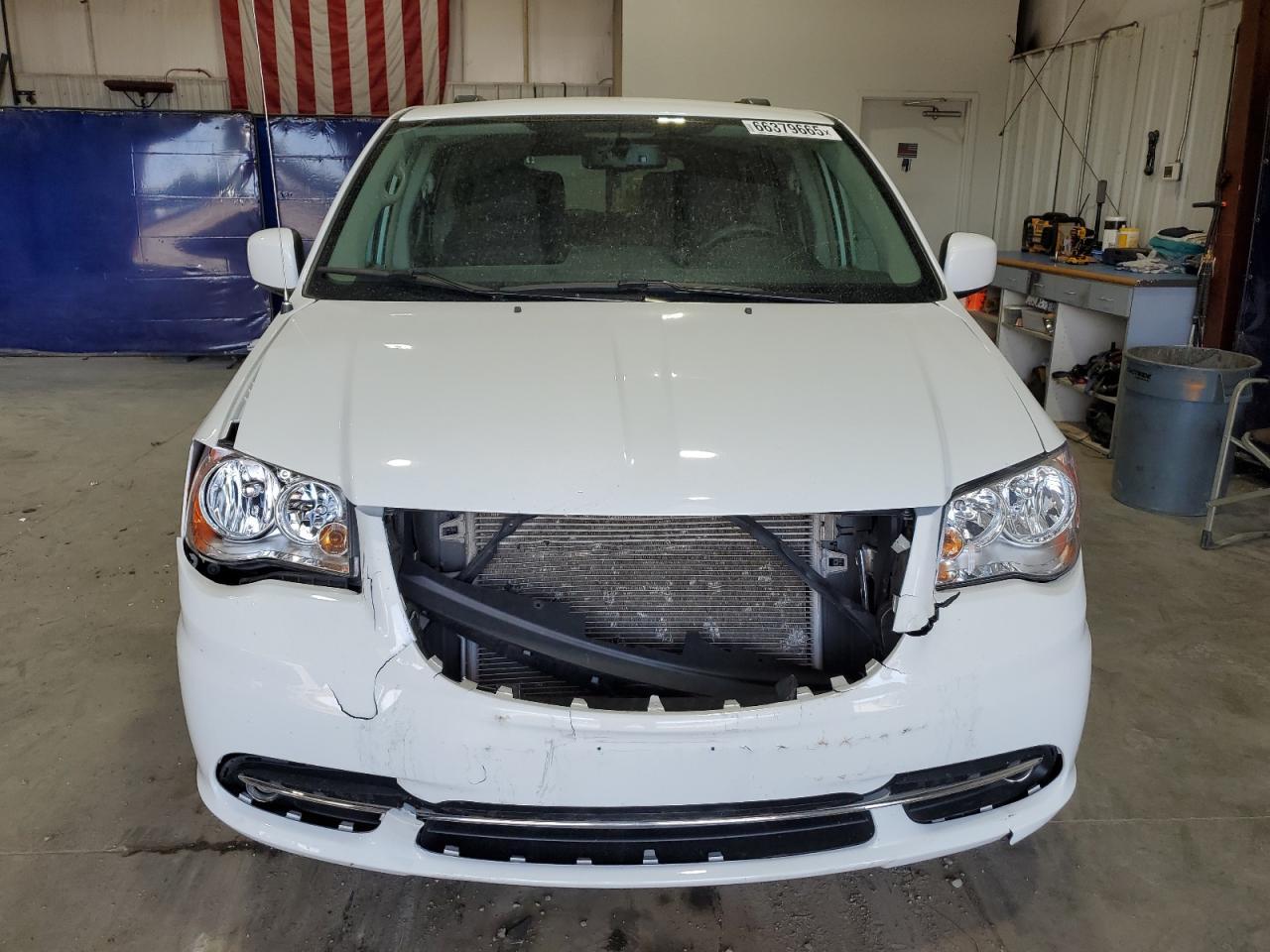 2014 Chrysler Town & Country Touring - Фото 5