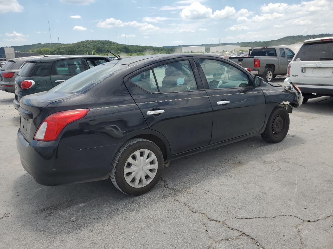 2016 Nissan Versa S - Image 3