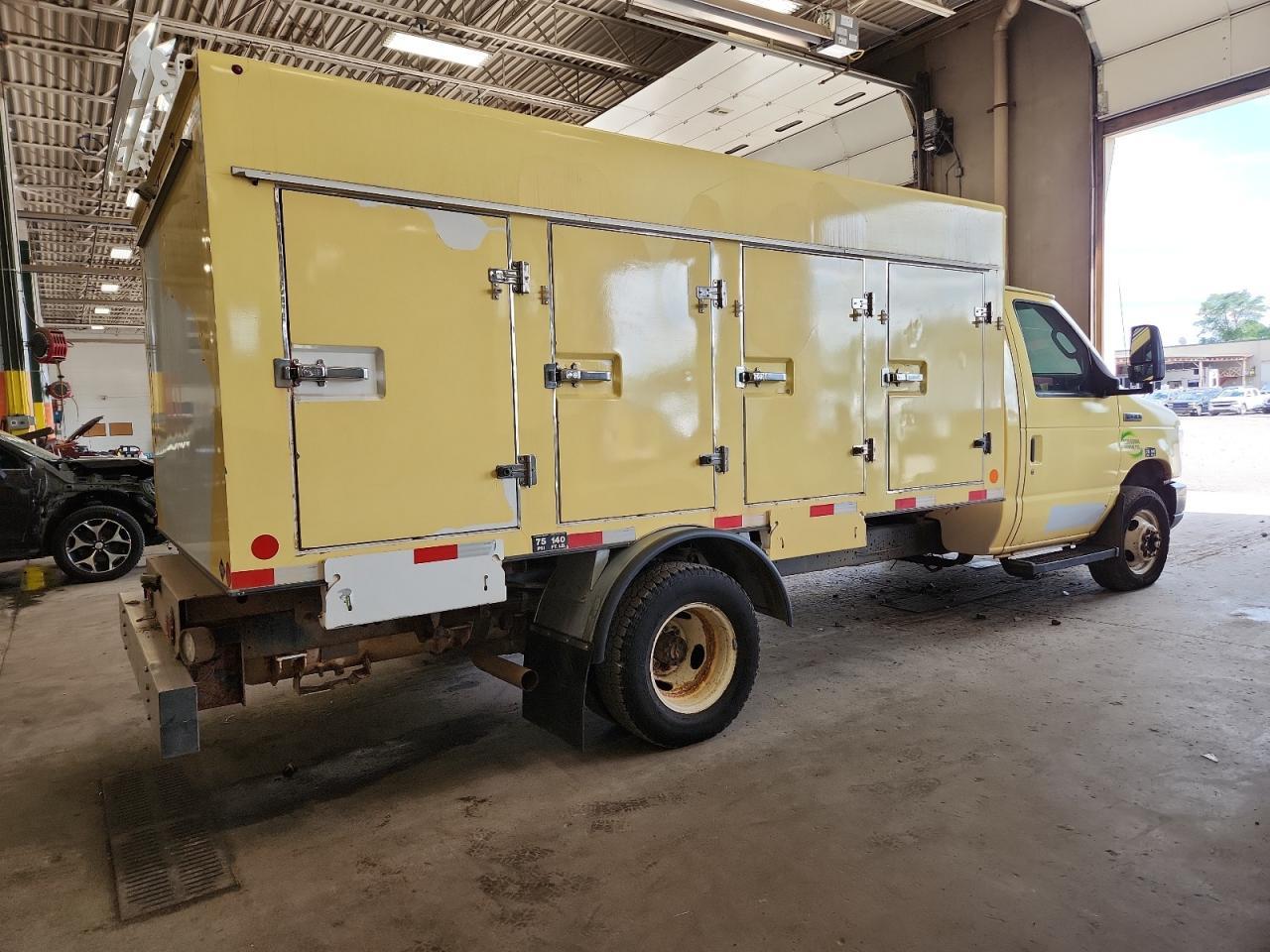 2018 Ford Econoline E450 Super Duty Cutaway Van - Фото 3