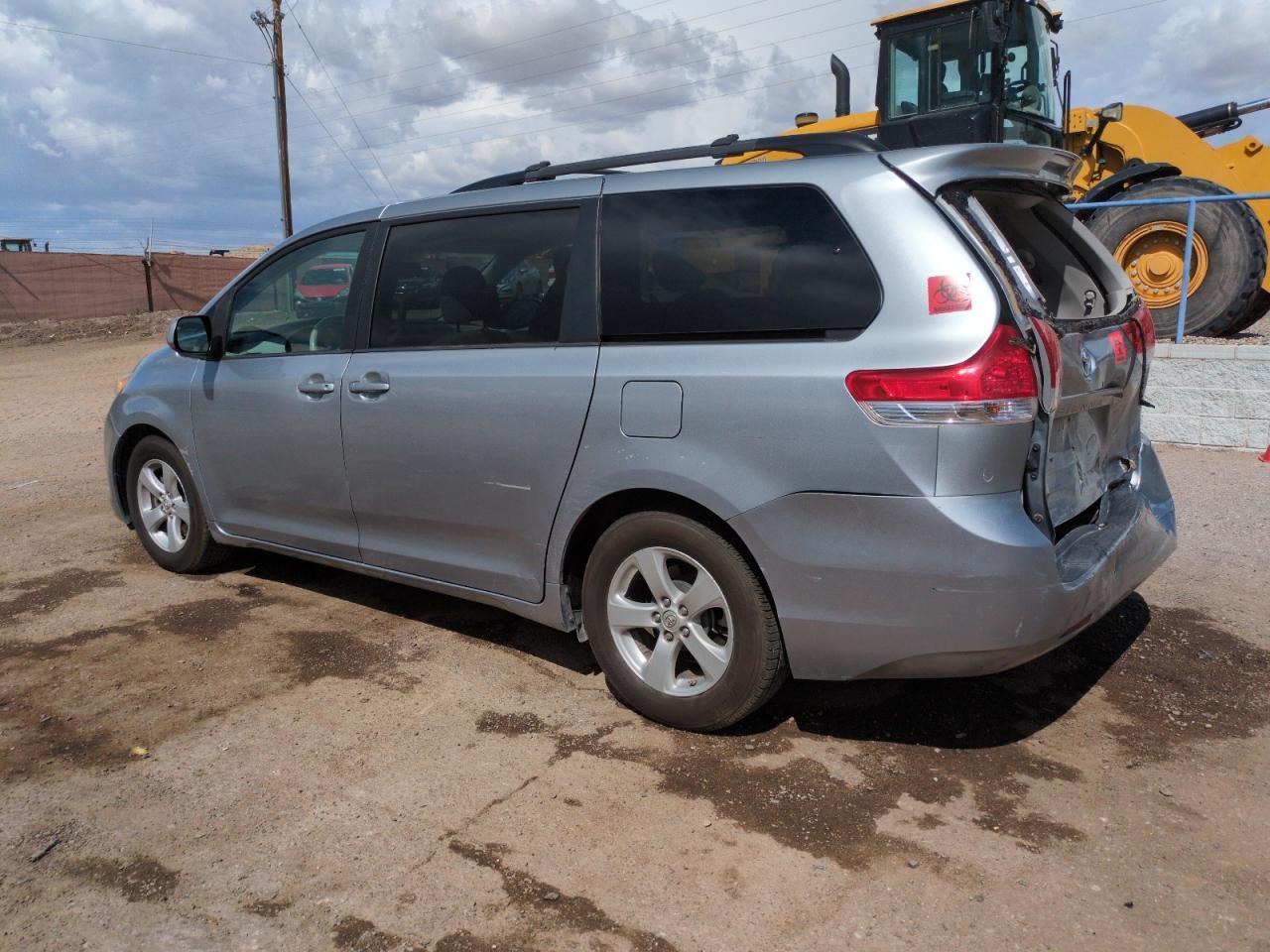 2013 Toyota Sienna Le - Image 2