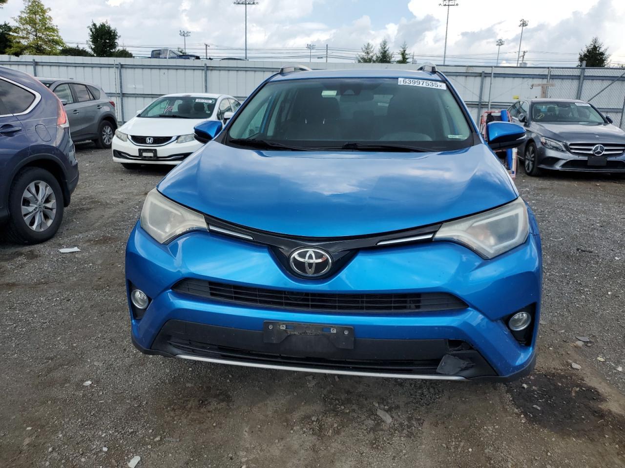 2017 Toyota Rav4 Xle - Image 5