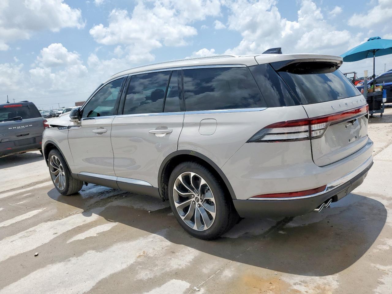 2025 Lincoln Aviator Reserve - Image 2
