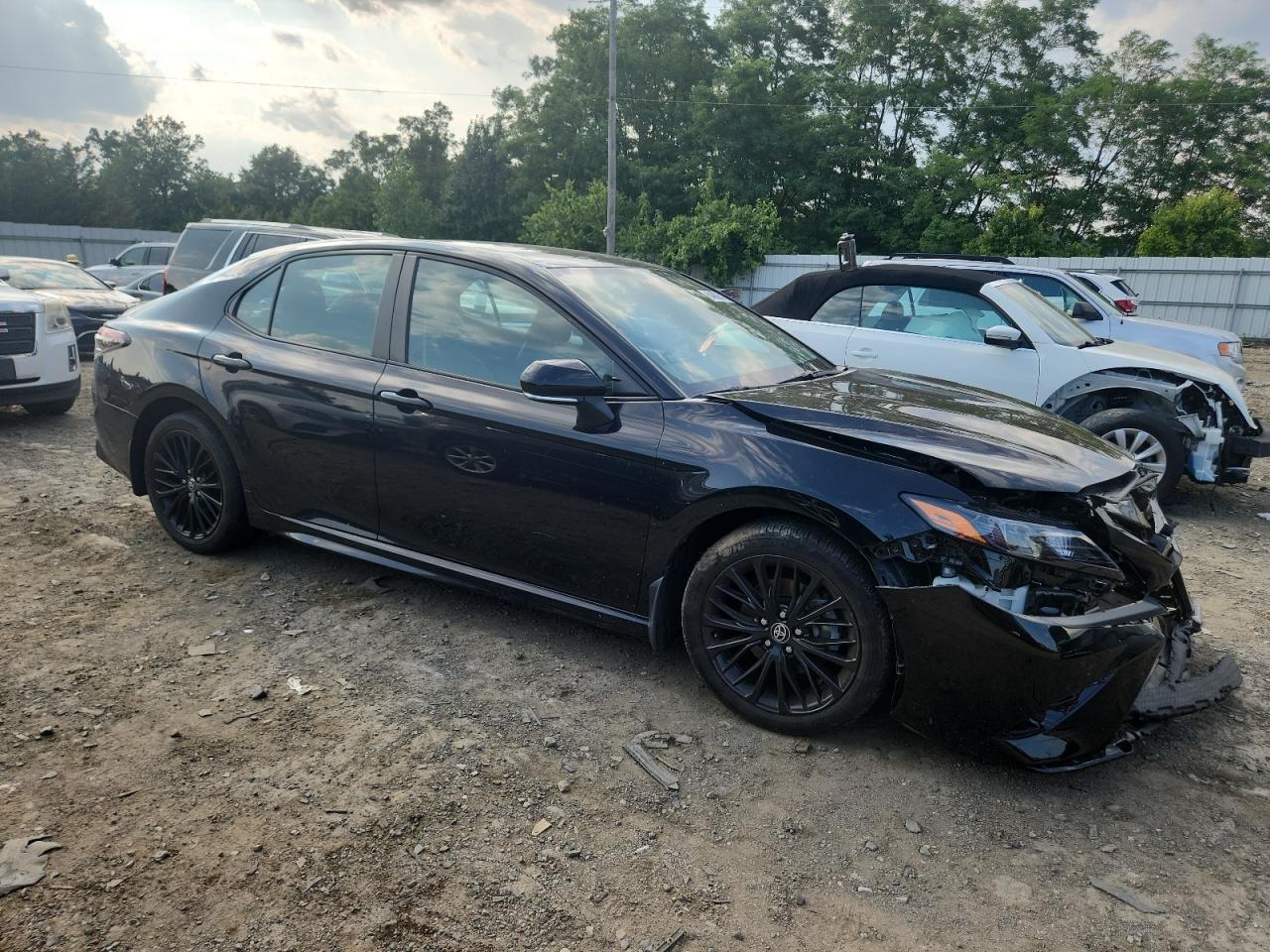 2022 Toyota Camry Se - Image 4