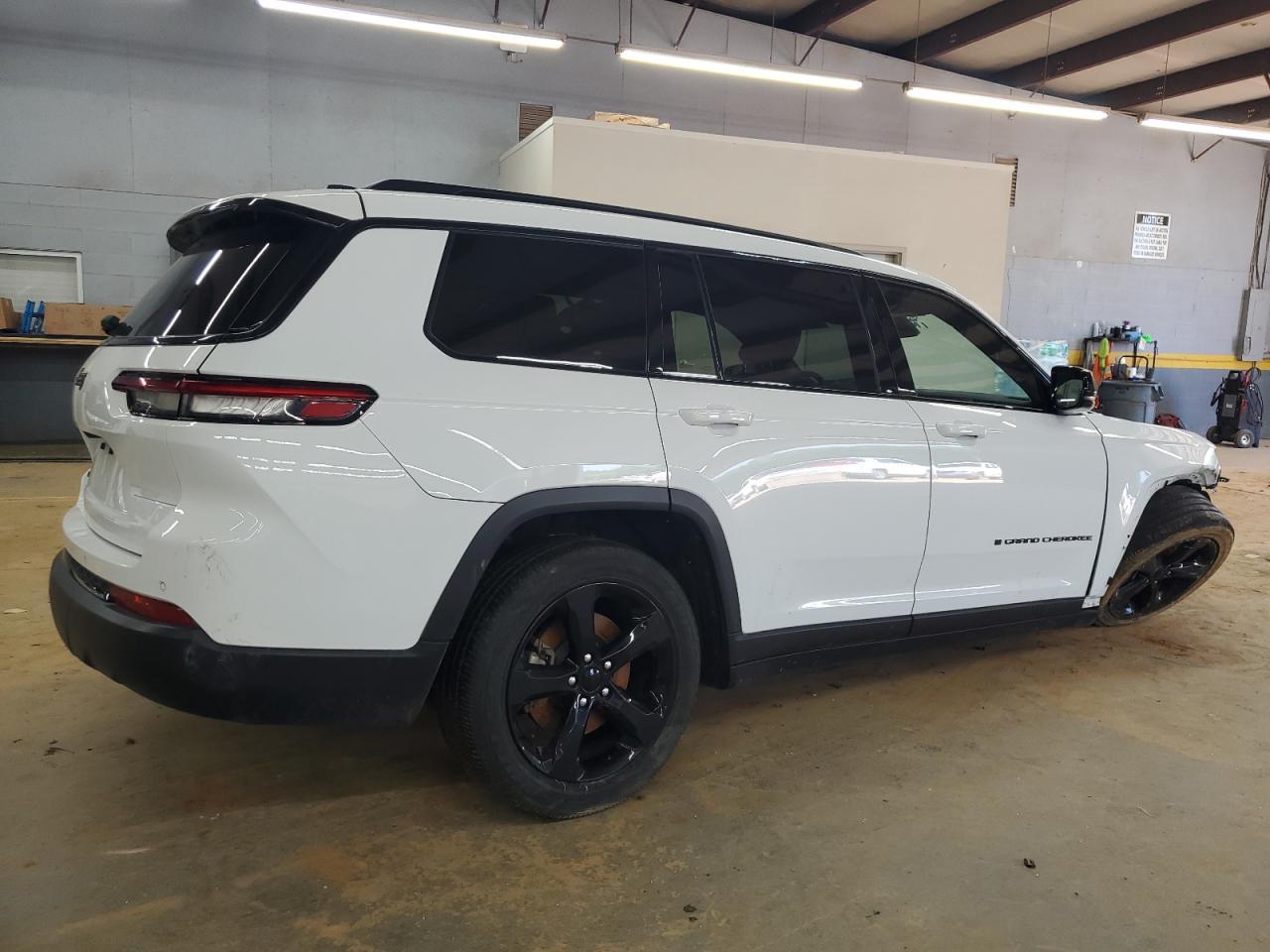 2023 Jeep Grand Cherokee L Laredo - Фото 3