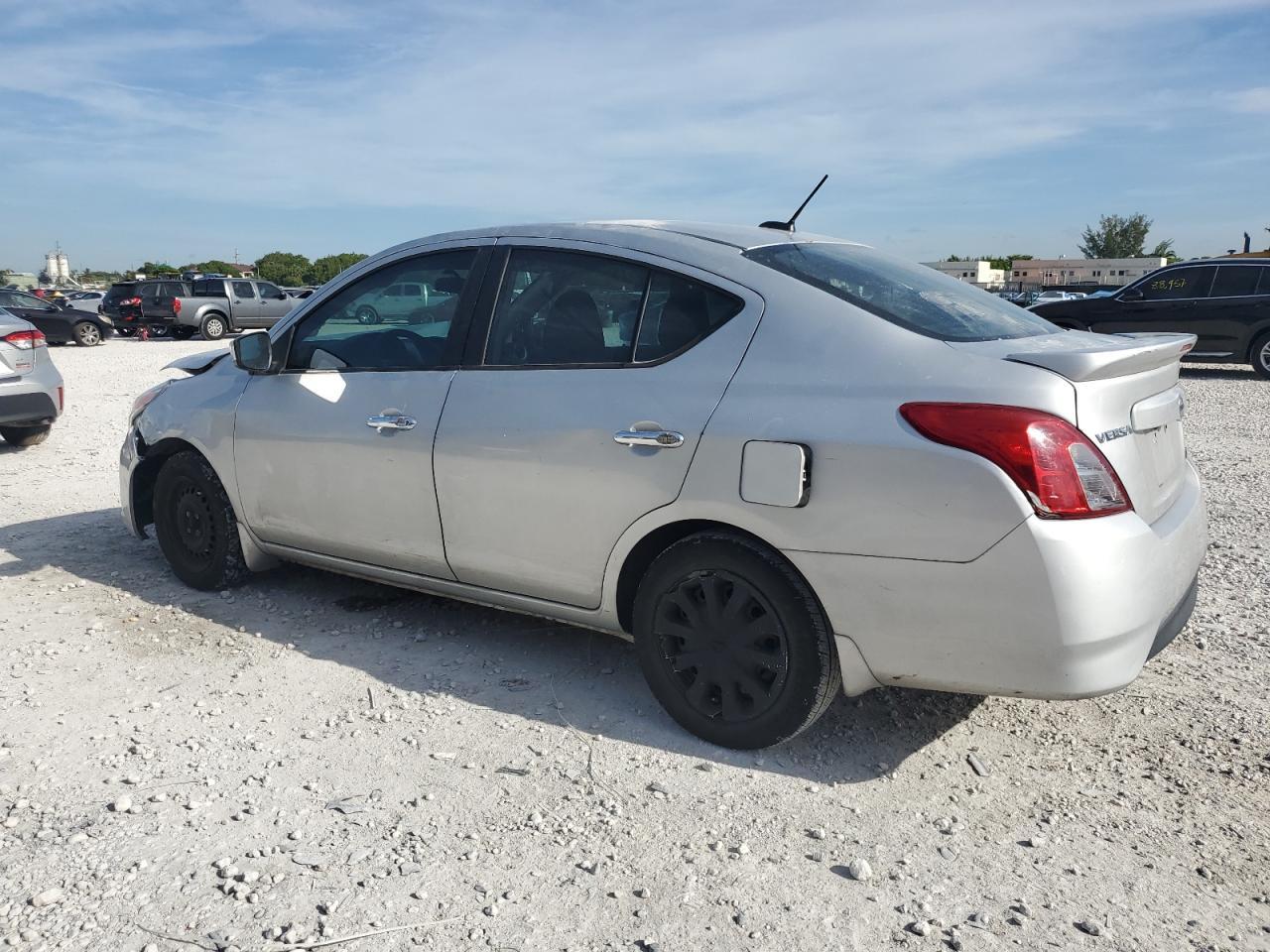 2015 Nissan 240Sx Base - Фото 2