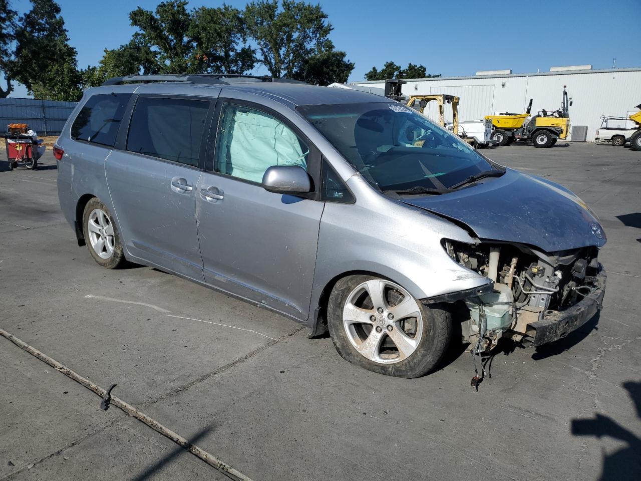 2017 Toyota Sienna Le - Фото 4