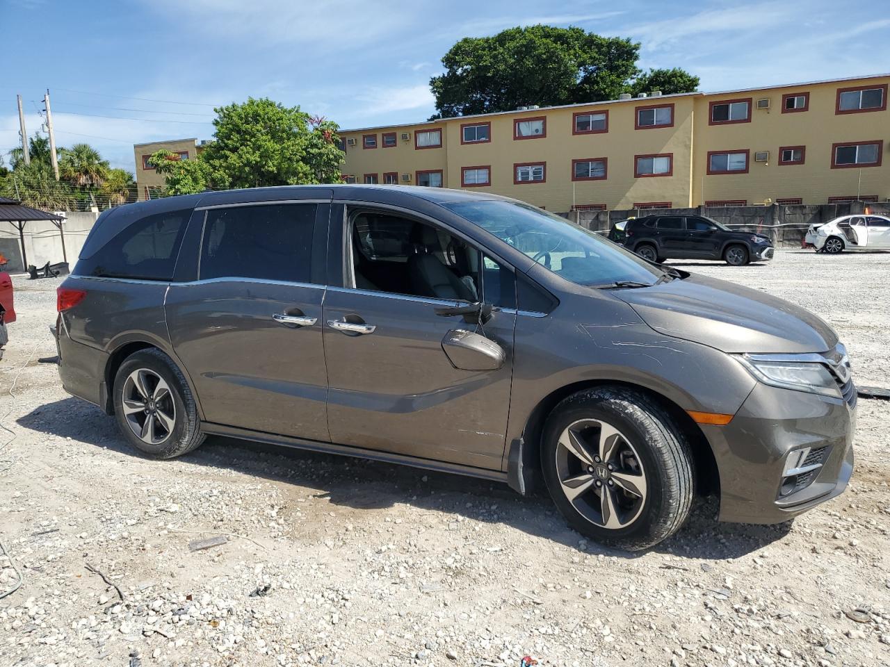 2019 Honda Odyssey Touring - Image 4