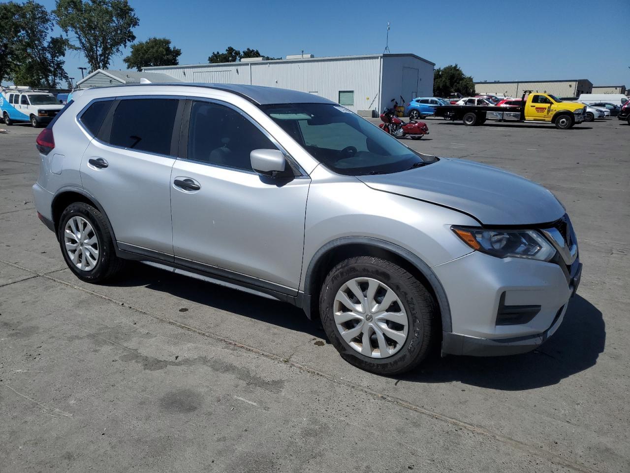 2018 Nissan Rogue S - Фото 4