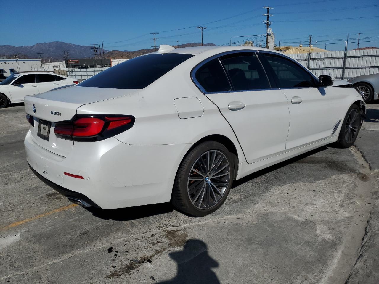 2021 BMW 530 I - Image 3