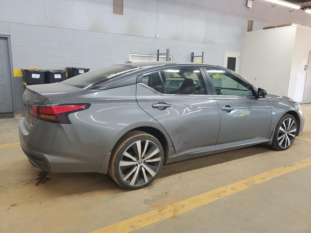 2019 Nissan Altima Sr - Image 3