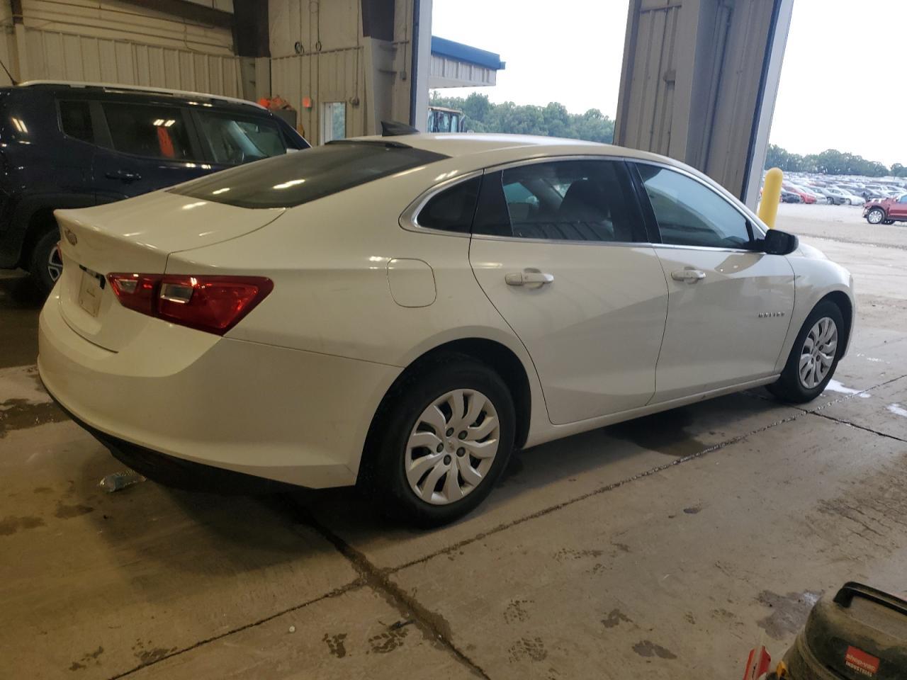 2016 Chevrolet Malibu L - Фото 3