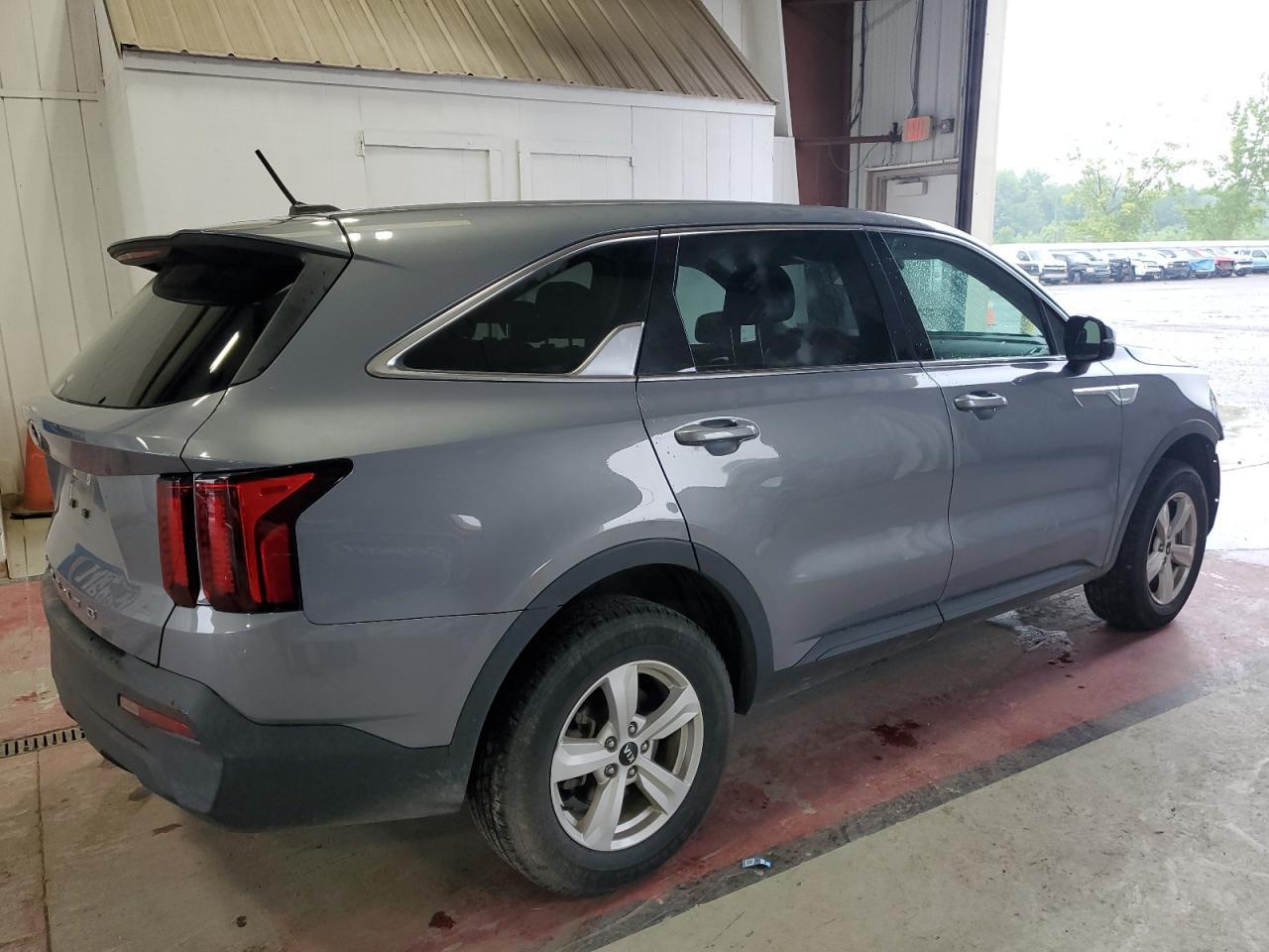 2021 Kia Sorento Lx - Image 3
