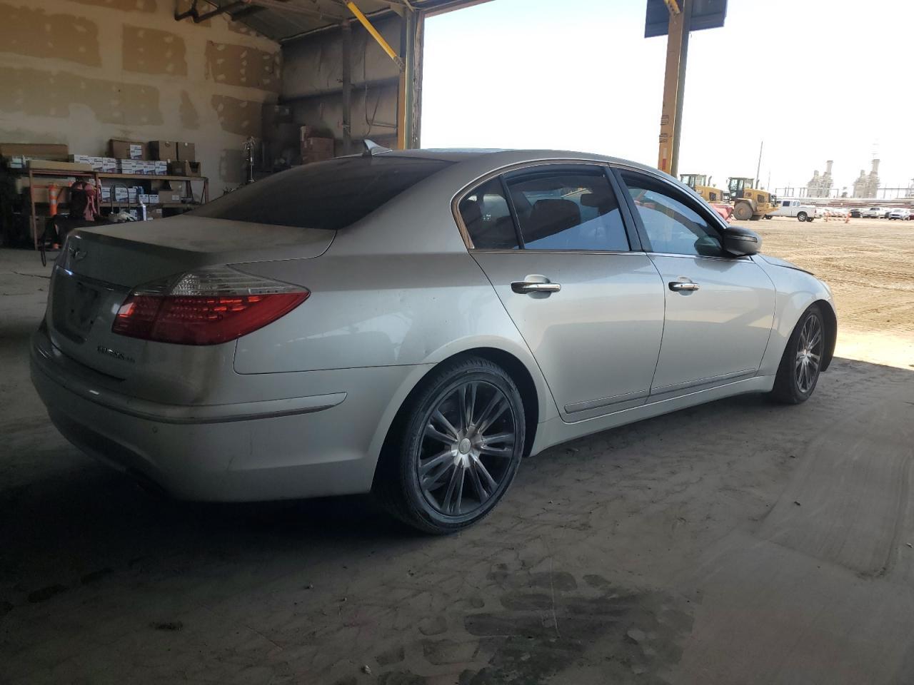 2010 Hyundai Genesis 4.6L - Фото 3