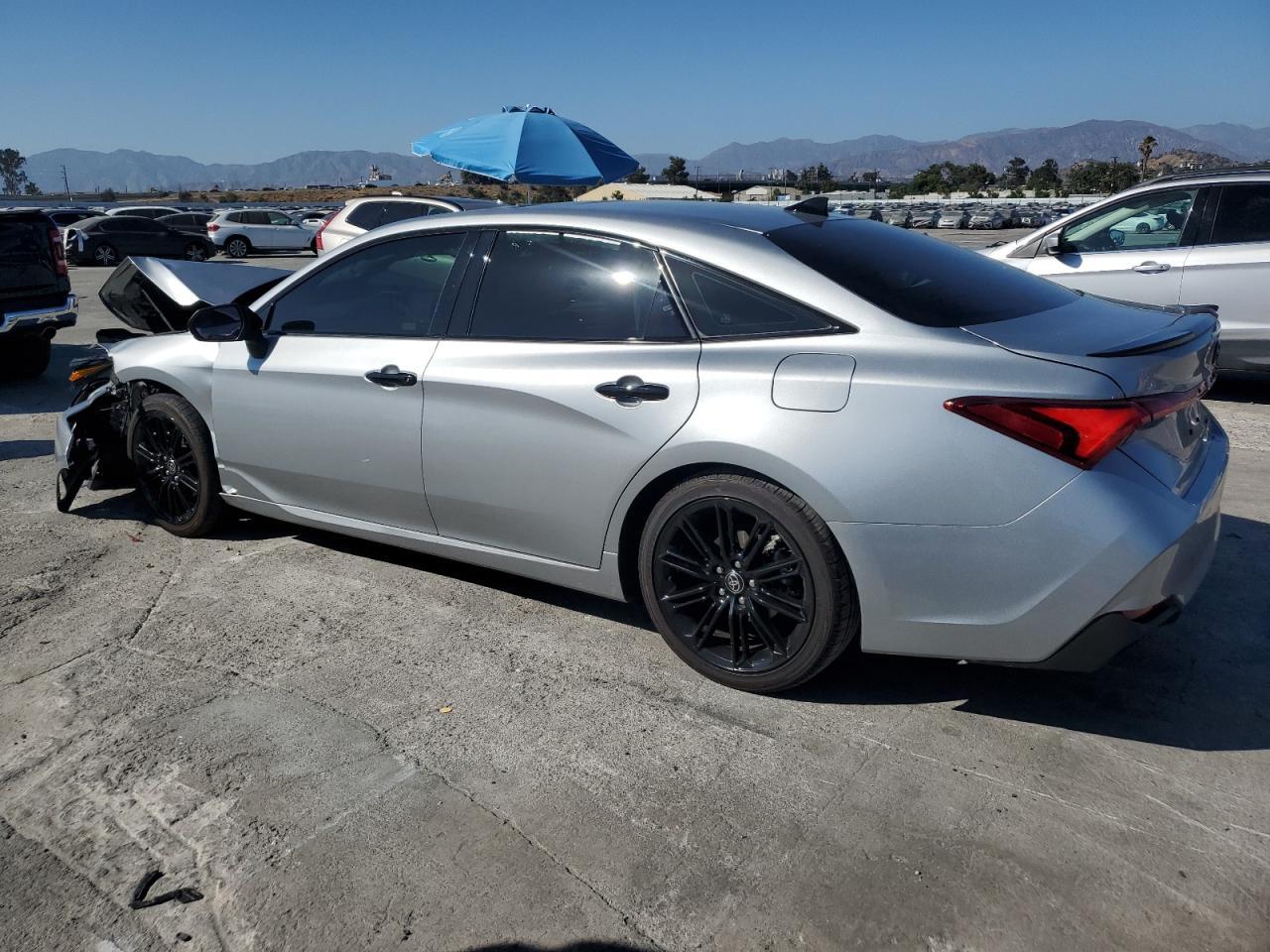 2022 Toyota Avalon Night Shade - Фото 2
