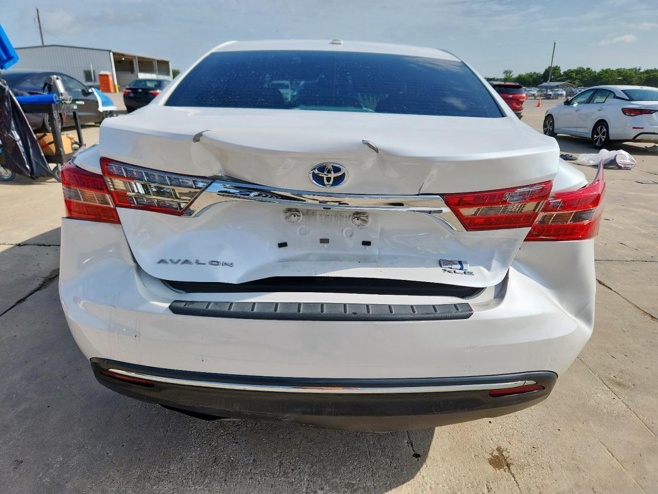 2016 Toyota Avalon Hybrid - Image 6