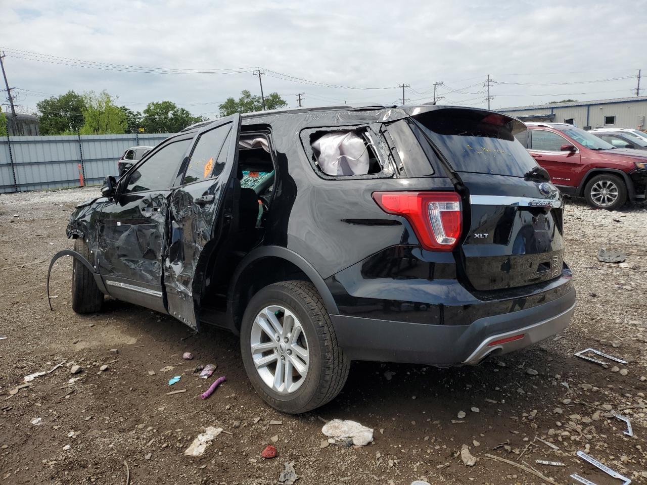 2017 Ford Explorer Xlt - Фото 2