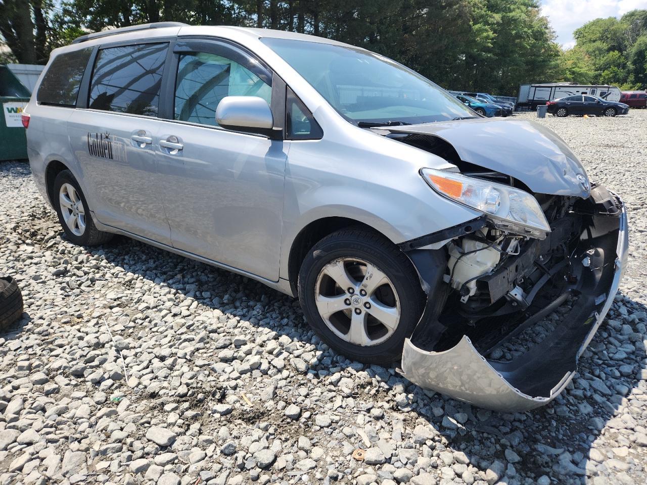2017 Toyota Sienna Le - Фото 4