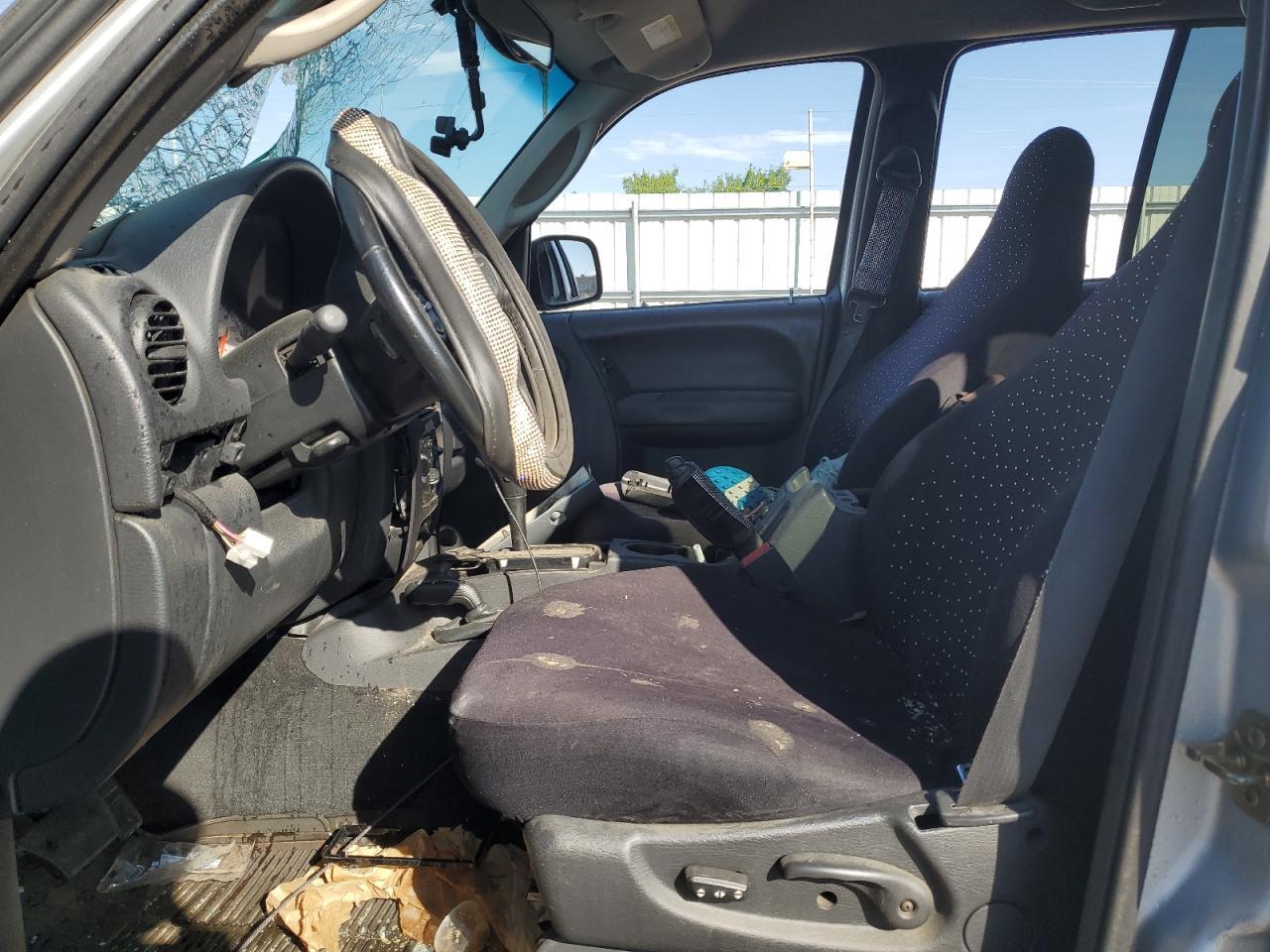 2003 Jeep Liberty Renegade - Image 7