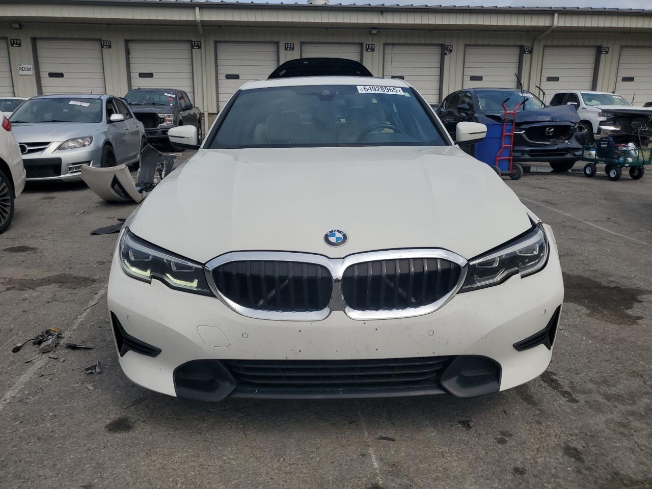 2020 BMW 330Xi - Фото 5