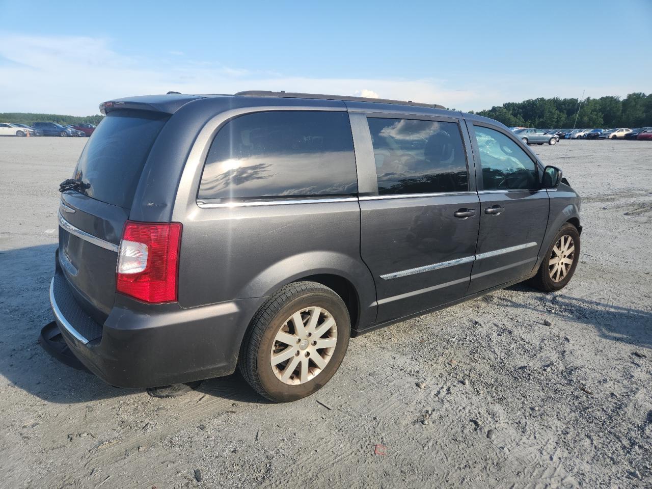 2016 Chrysler Town & Country Touring - Image 3