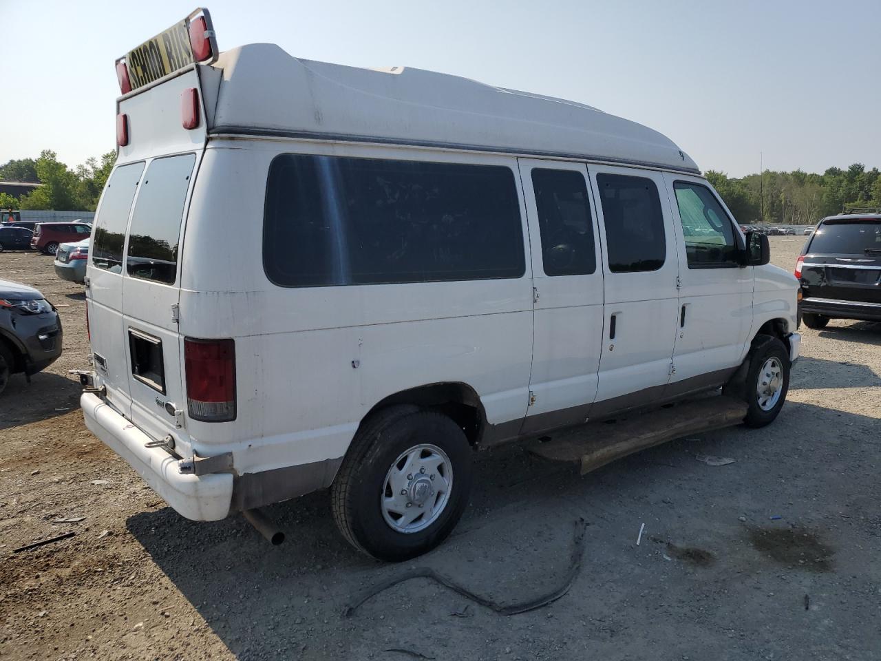 2012 Ford Econoline E250 Van - Фото 3