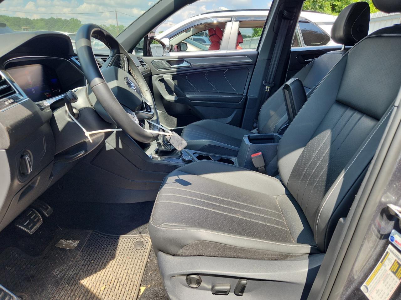 2023 Volkswagen Tiguan Se R-Line Black - Image 7