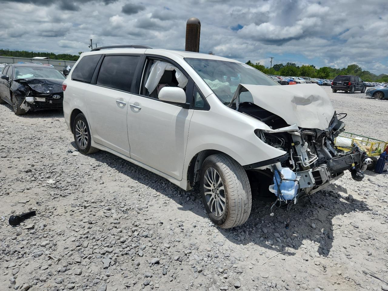 2020 Toyota Sienna Xle - Фото 4
