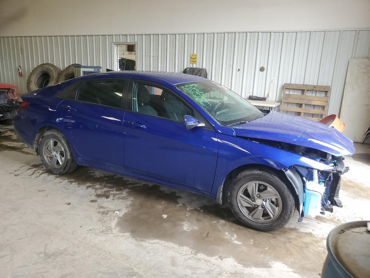 2025 Hyundai Elantra Se - Image 4