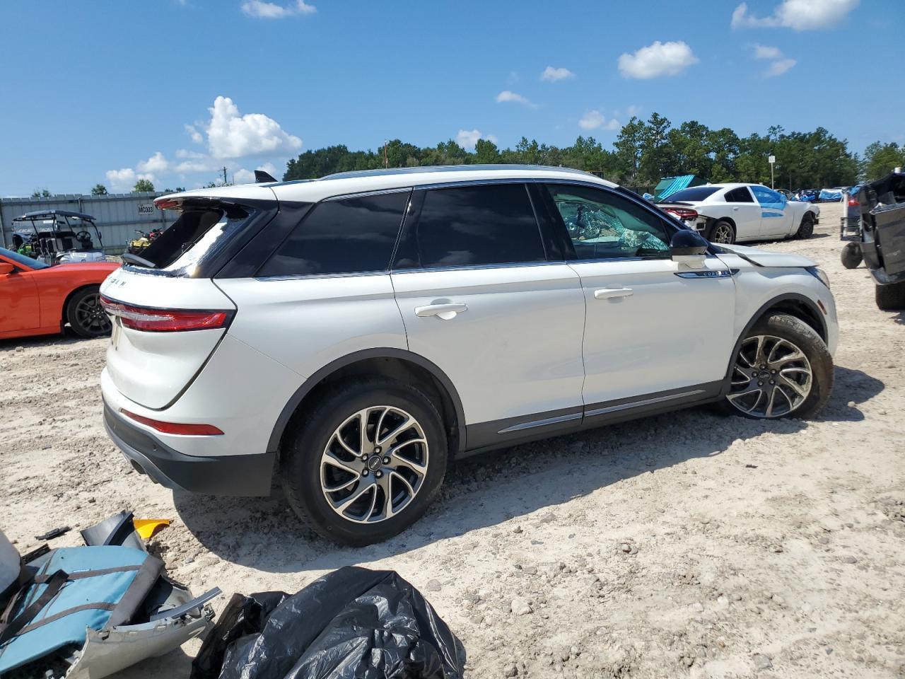 2021 Lincoln Corsair - Image 3