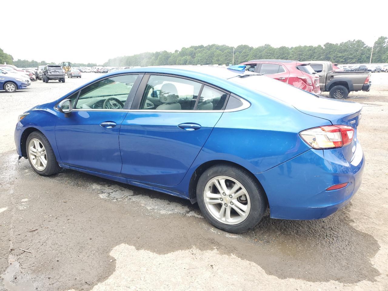 2018 Chevrolet Cruze Lt - Image 2