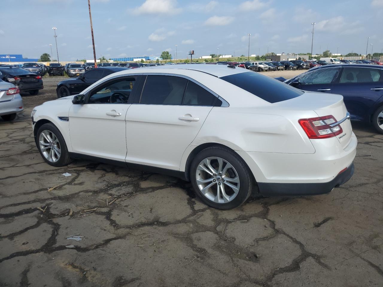 2013 Ford Taurus Sel - Фото 2