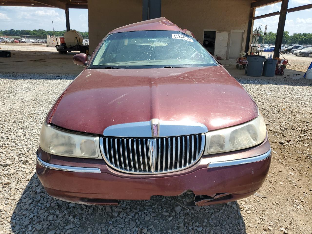 2000 Lincoln Town Car Executive - Фото 5
