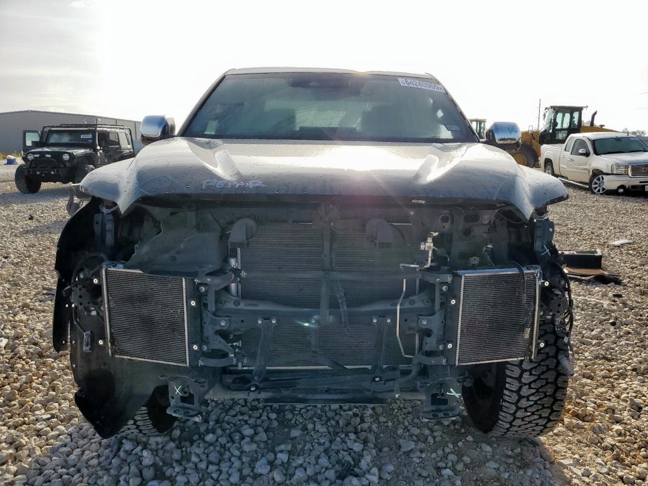 2023 Toyota Tundra Crewmax Platinum - Image 5