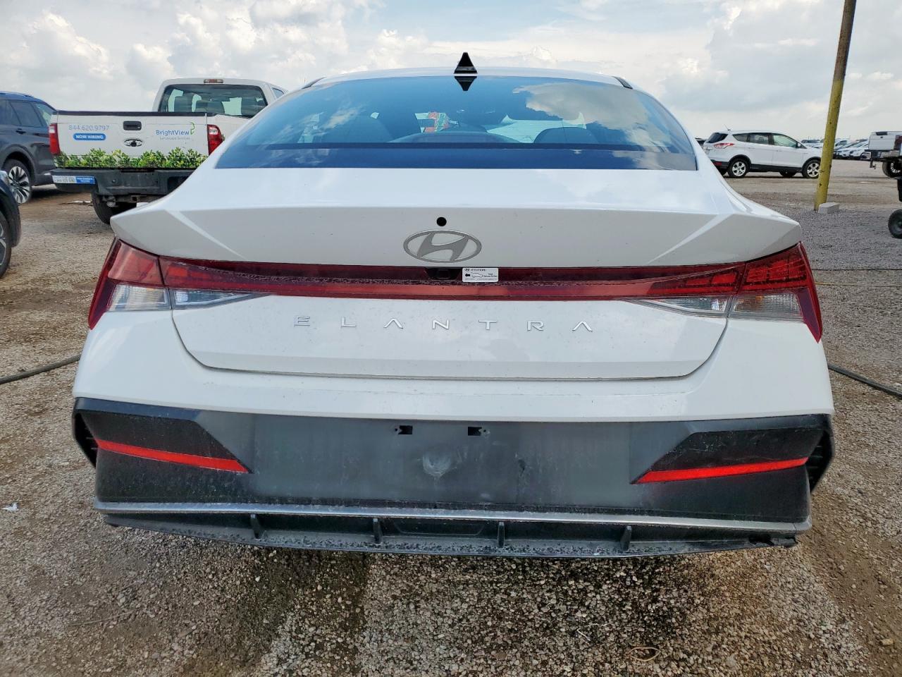 2025 Hyundai Elantra Sel - Image 6