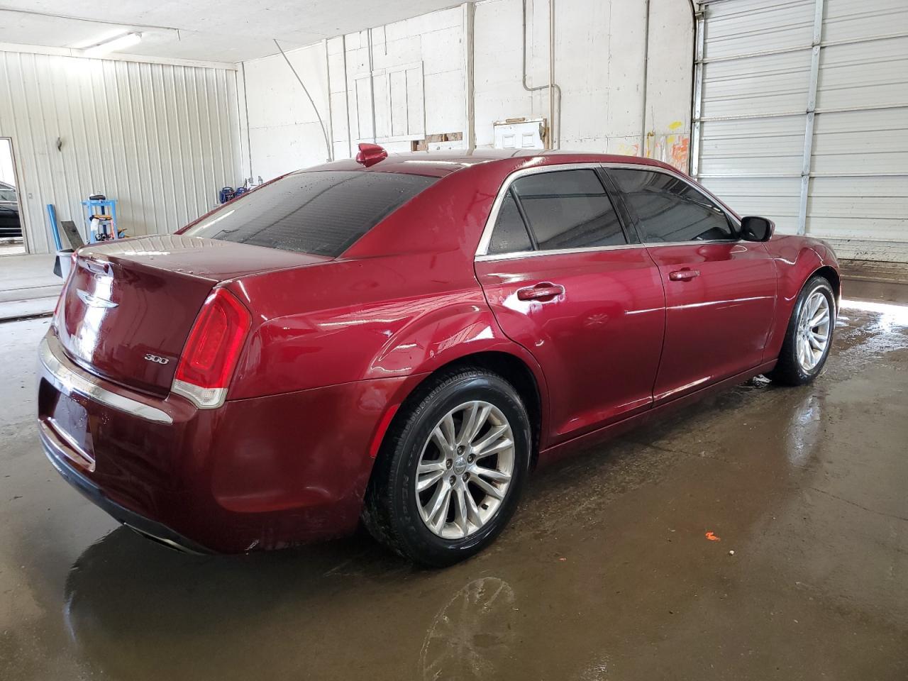 2018 Chrysler 300 Touring - Фото 3