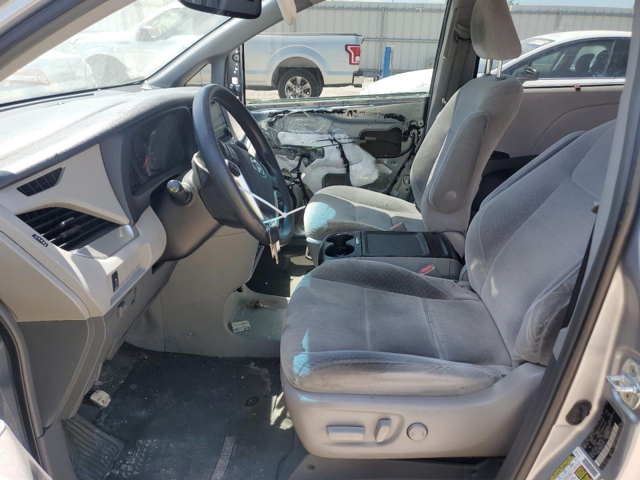 2016 Toyota Sienna Le - Image 7