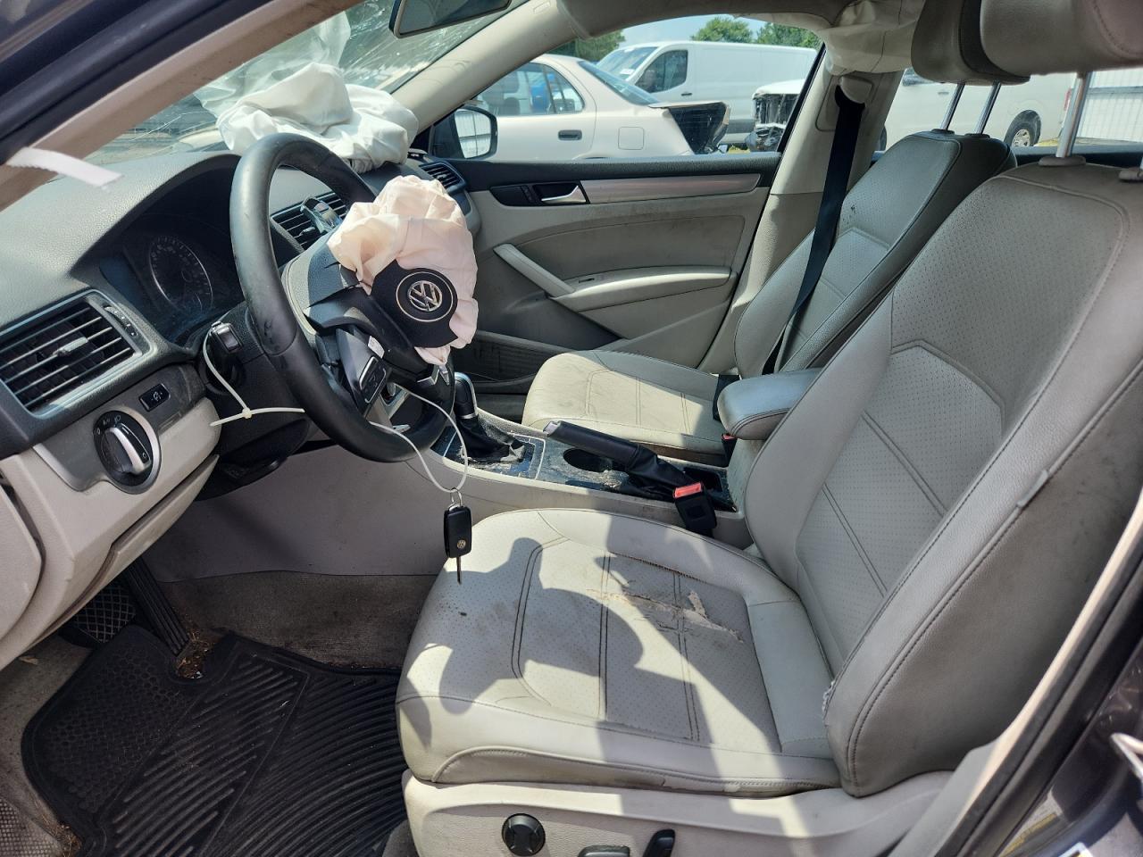 2015 Volkswagen Passat S - Фото 7