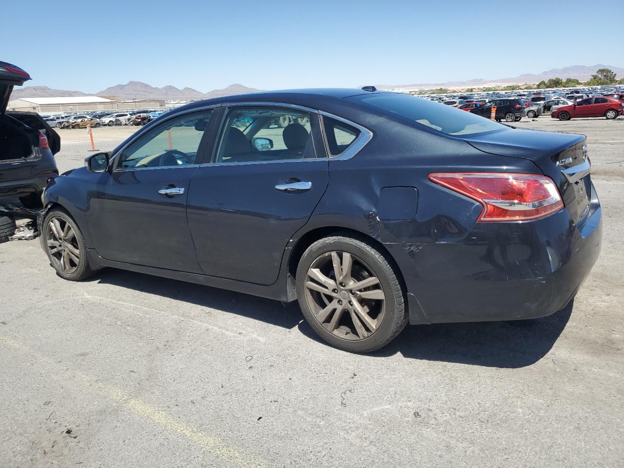 2013 Nissan Altima 3.5S - Image 2