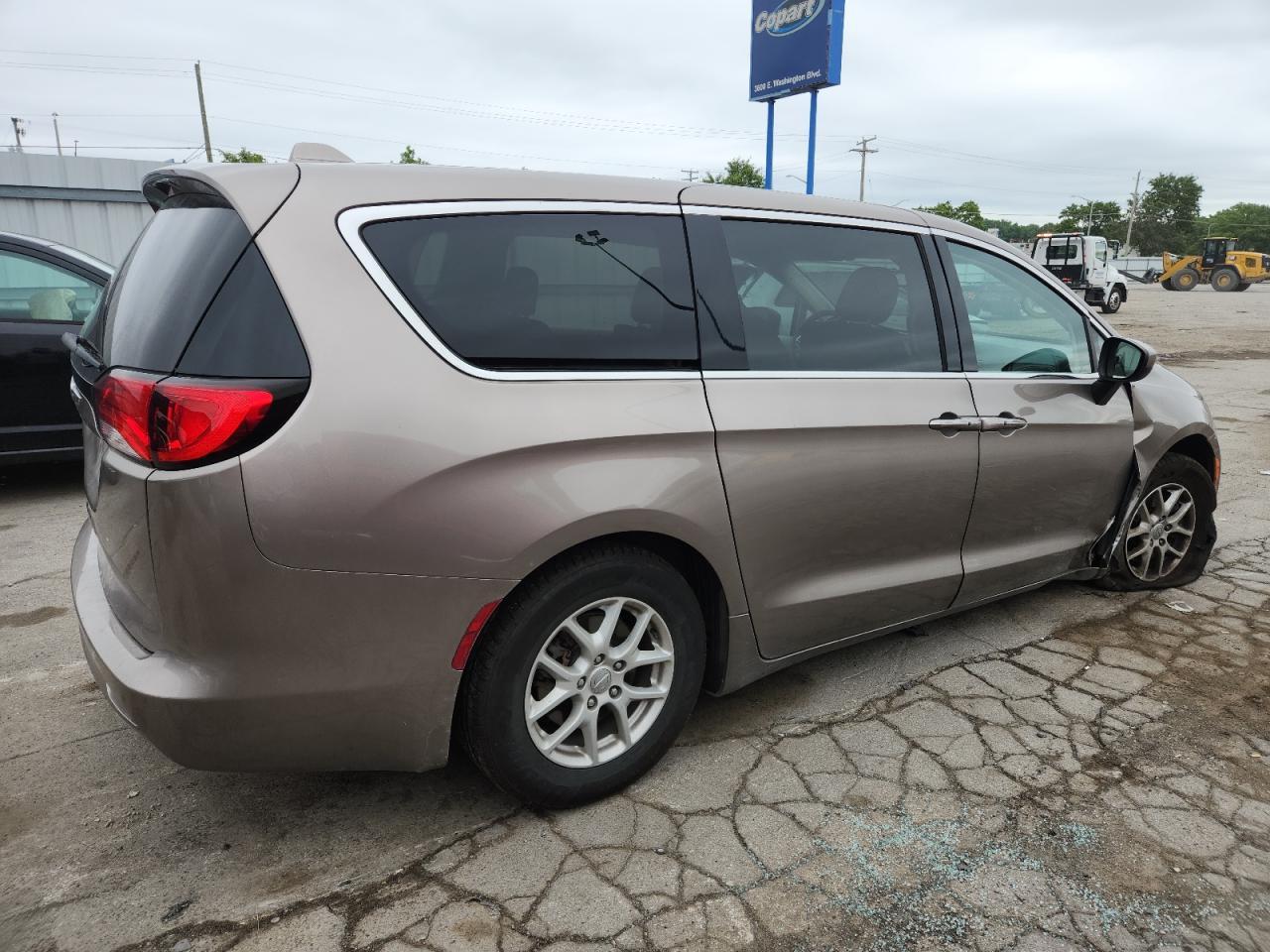2017 Chrysler Pacifica Touring - Фото 3