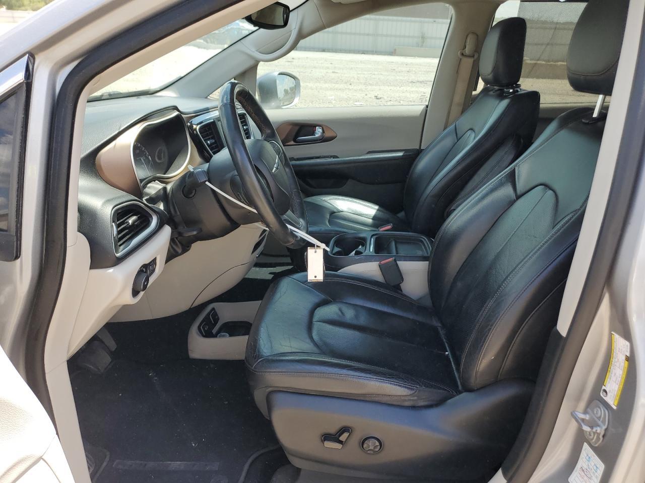 2018 Chrysler Pacifica Touring L - Image 7