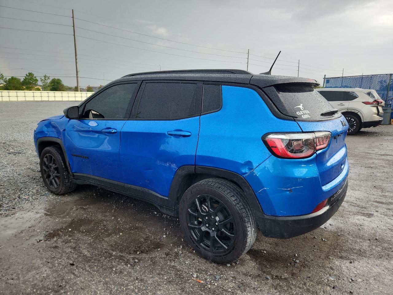 2022 Jeep Compass Latitude - Image 2