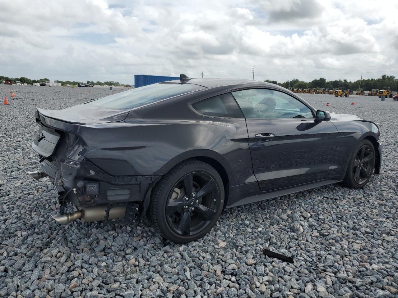 2022 Ford Mustang - Фото 3