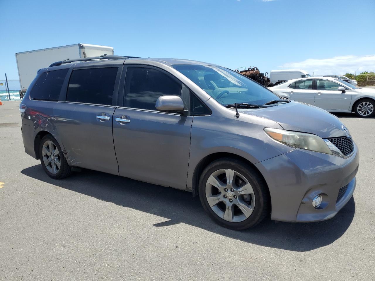 2014 Toyota Sienna Sport - Image 4